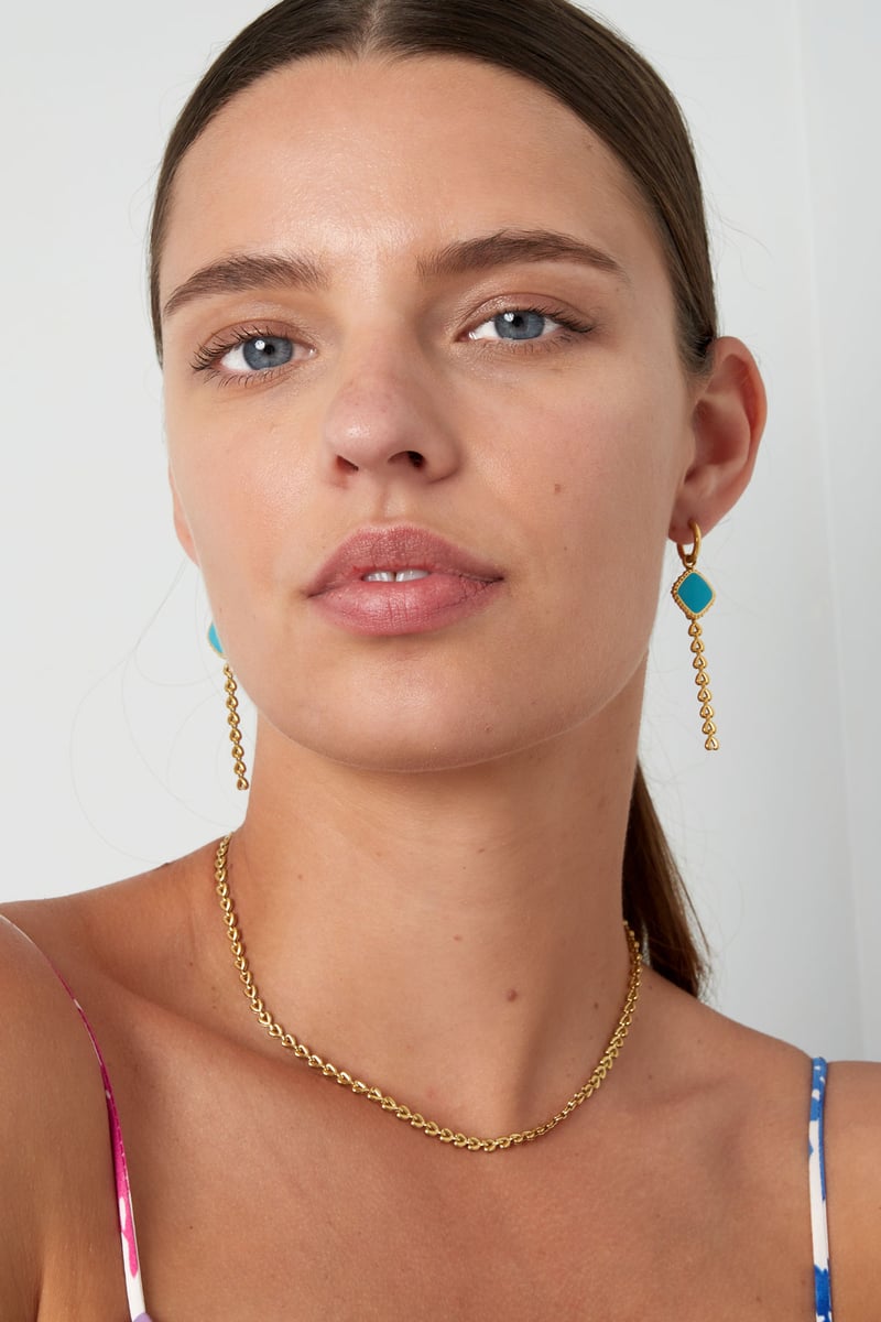 chain connected hearts