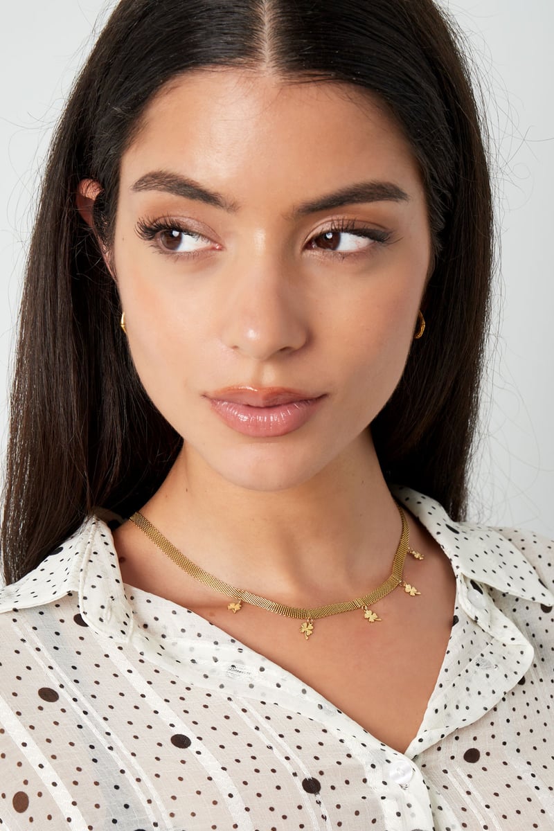 necklace robust with clovers