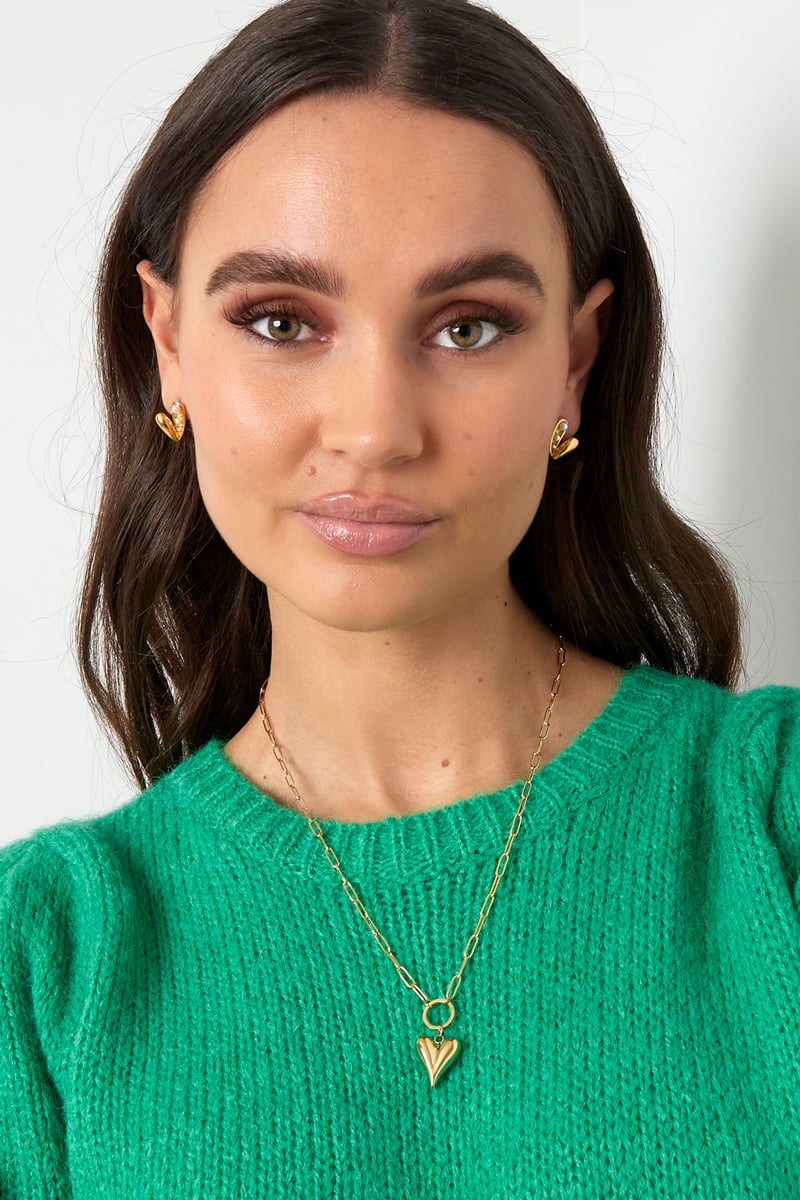 linked necklace with heart