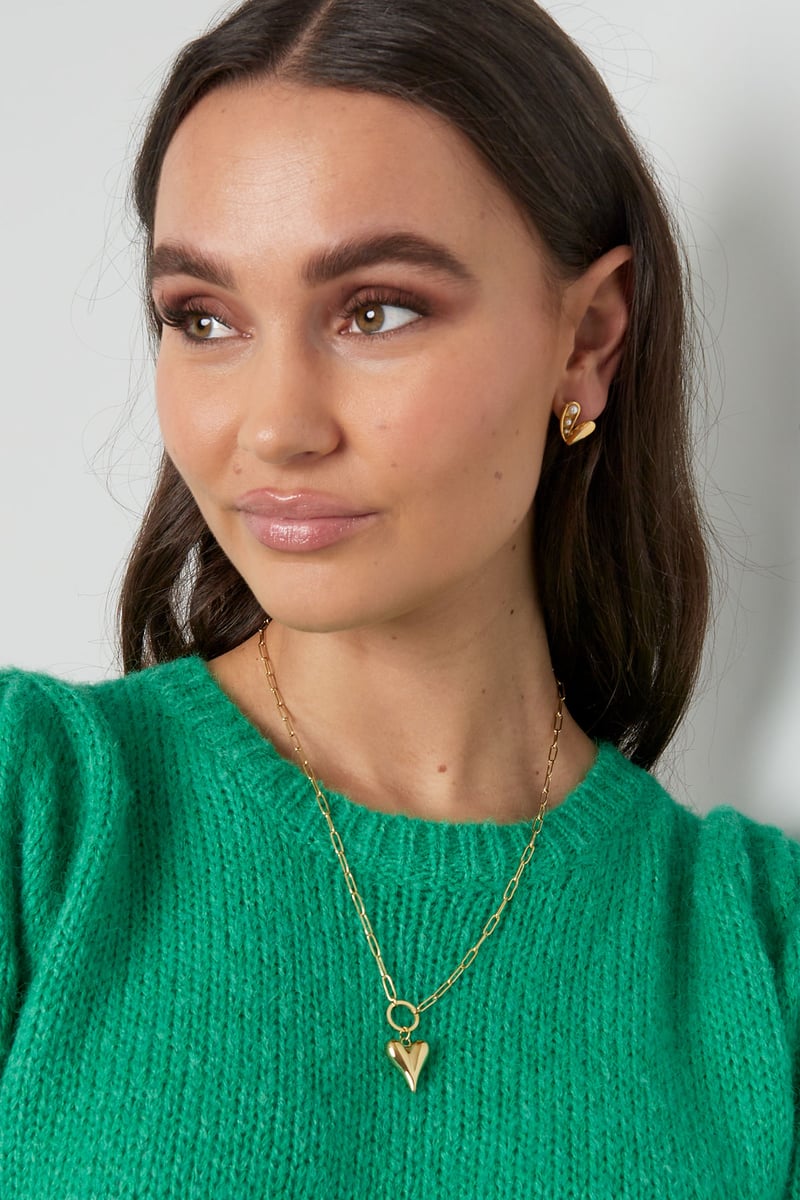 linked necklace with heart