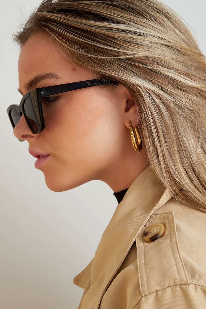 Monochrome cat eye sunglasses