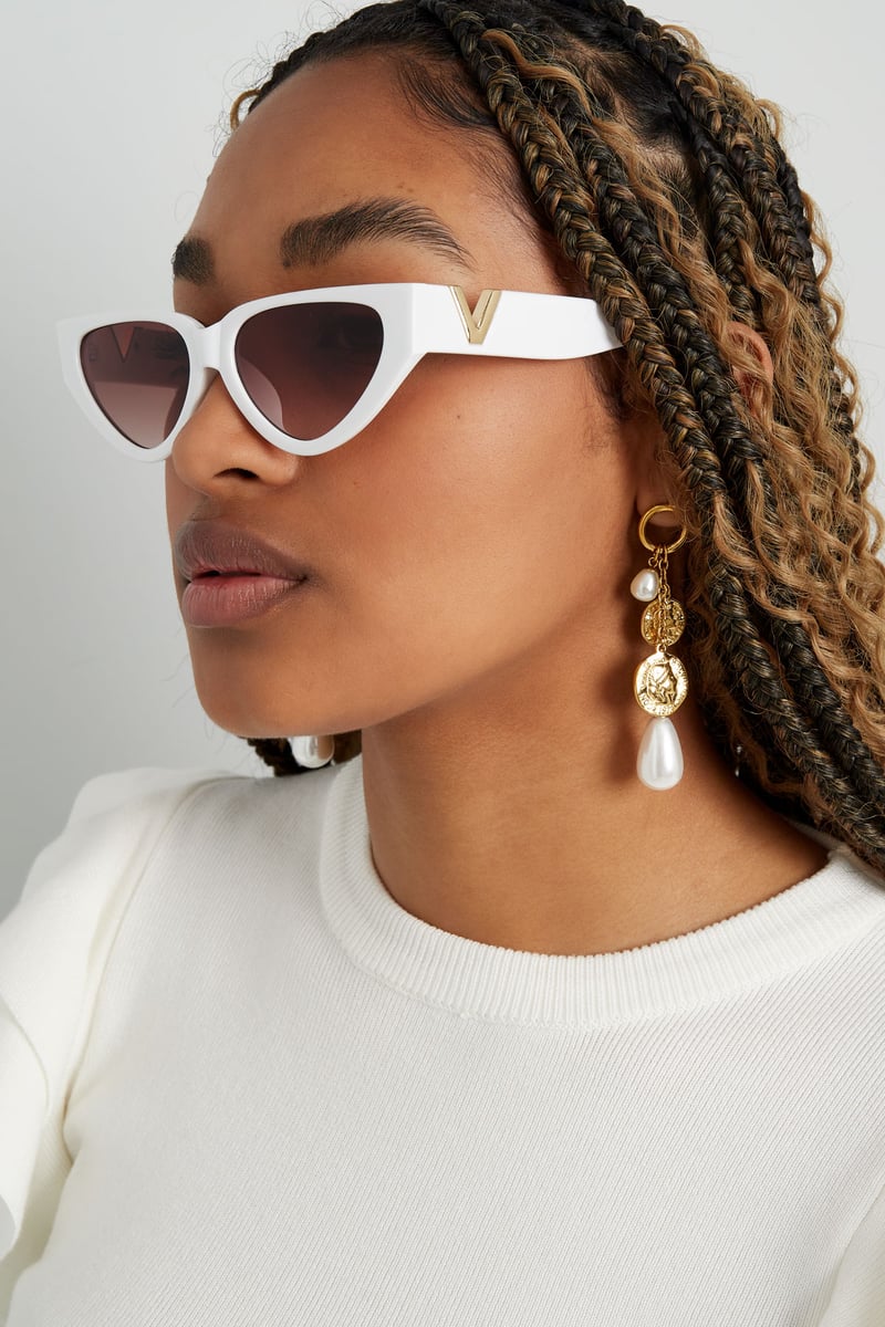 V statement sunglasses