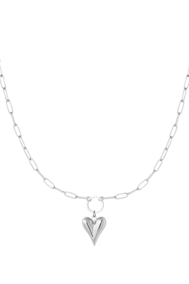 linked necklace with heart