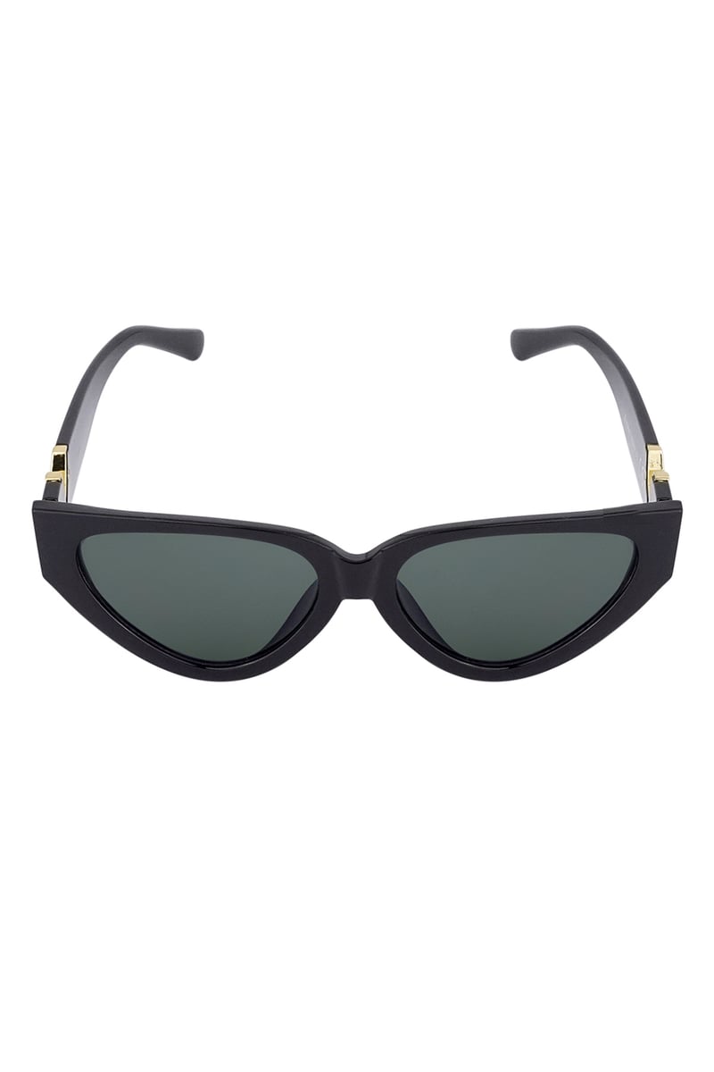 V statement sunglasses